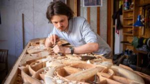 Norwegian woodcarver teaches medieval techniques at the Etar Museum